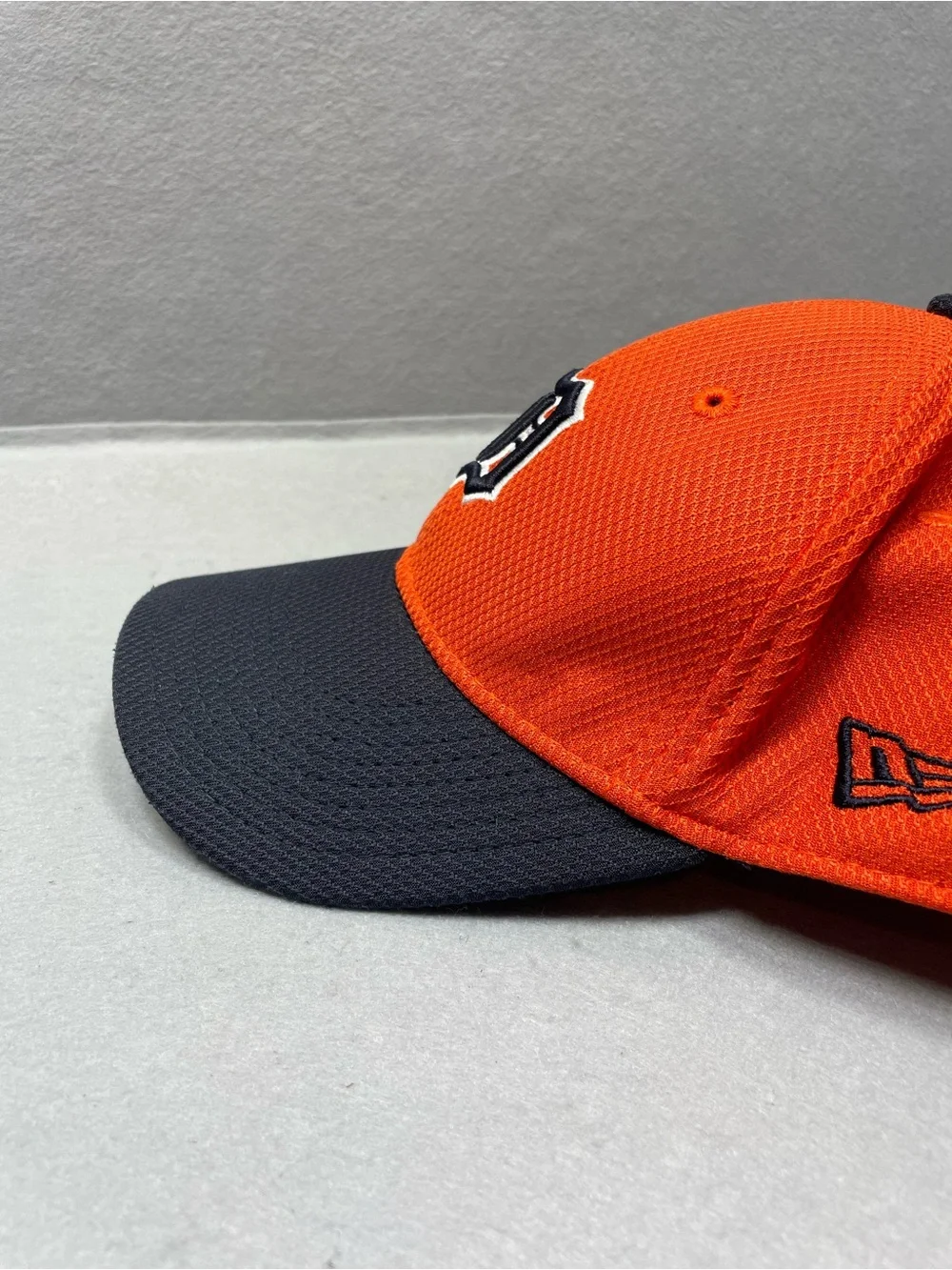 New Era Detroit Tigers 39THIRTY Youth Child Orange Navy Fitted Baseball Hat